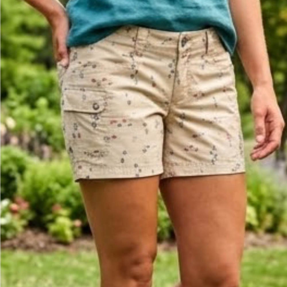 Eddie Bauer Beige Floral Women's Shorts